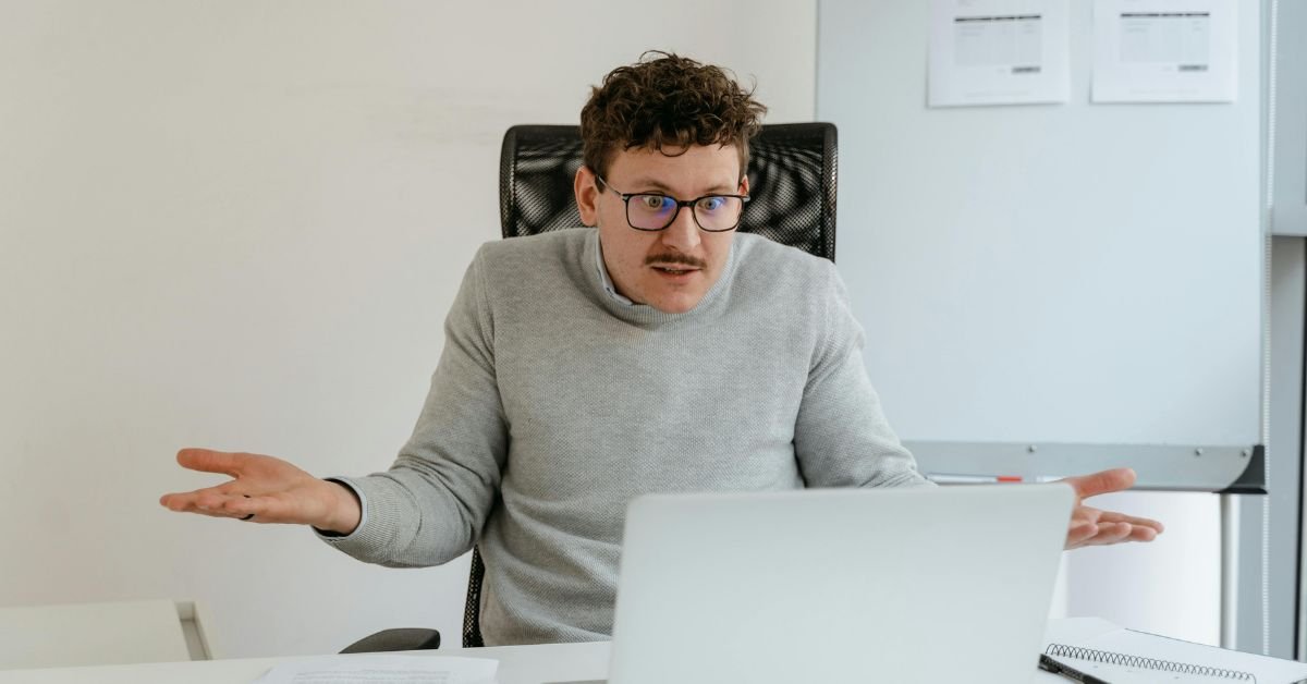 frustrated user with 100% disk usage on Windows 11
